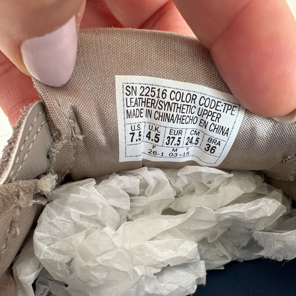 New Skechers Relaxed Fit Taupe Suede/Mesh Casual Sneakers Women’s 7.5 - Picture 11 of 12